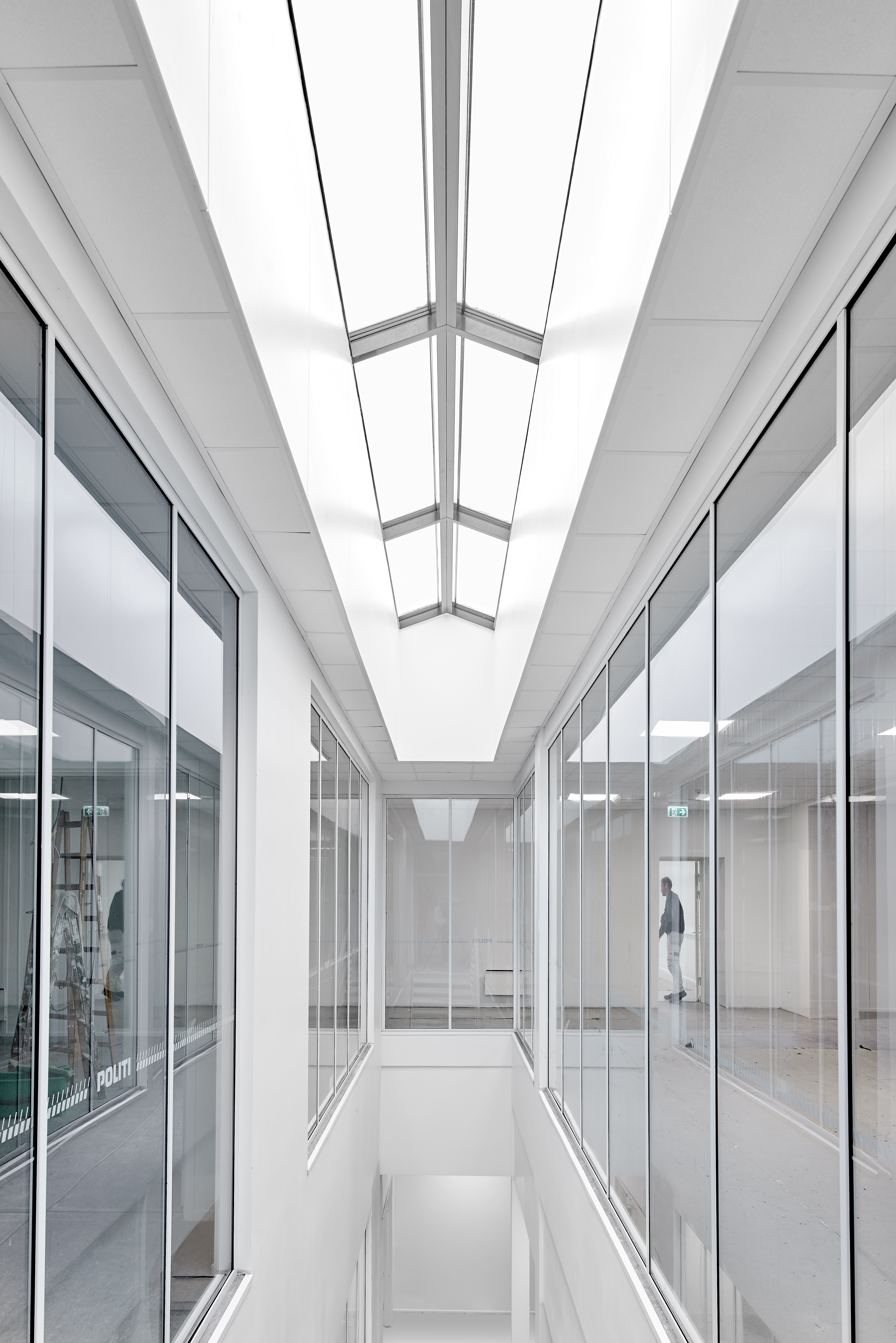 Modulbyggeri Conrum Politiskole Gangarealer Med Glas